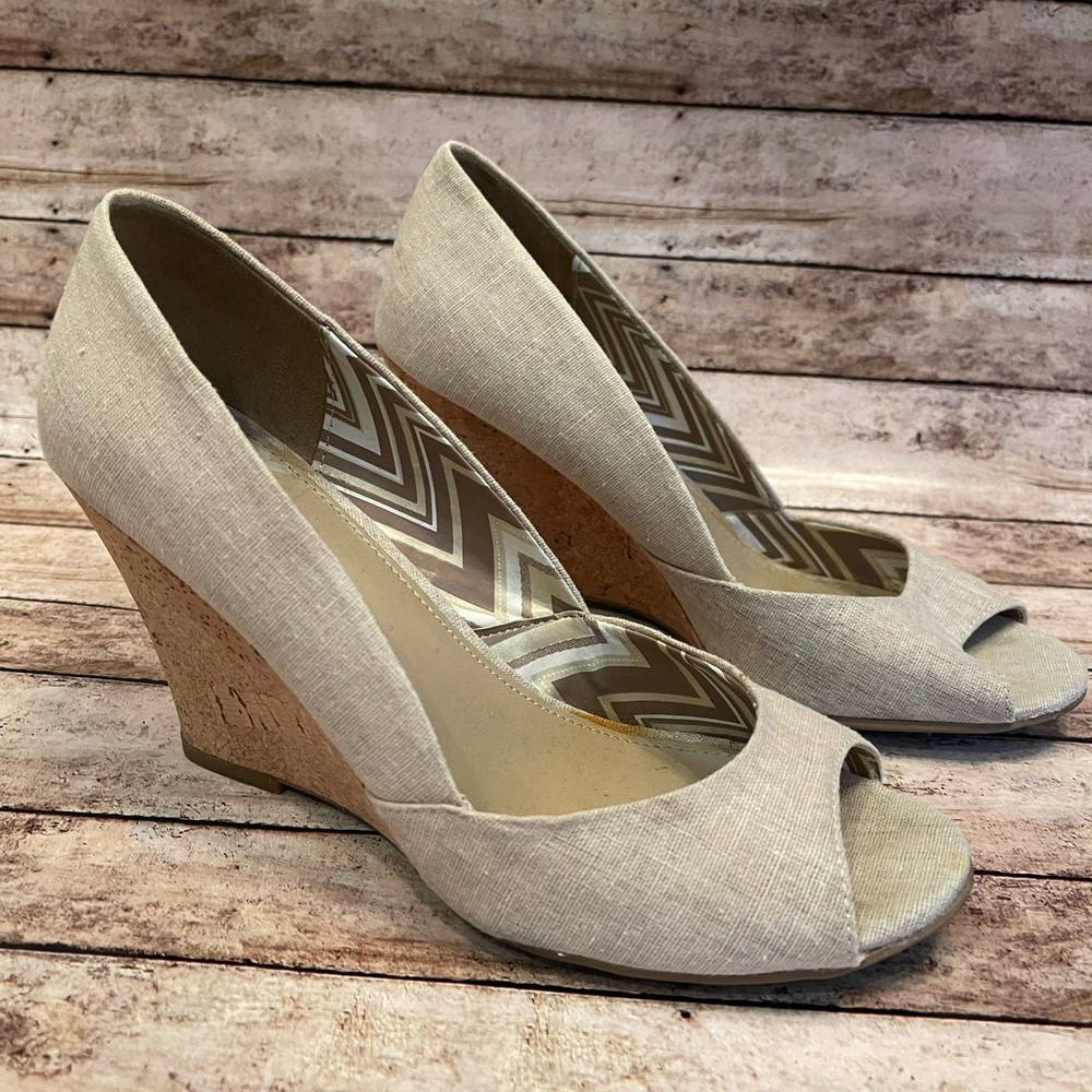 Womens Fergalicious Heels Sandal Sz 7 Canvas Khaki